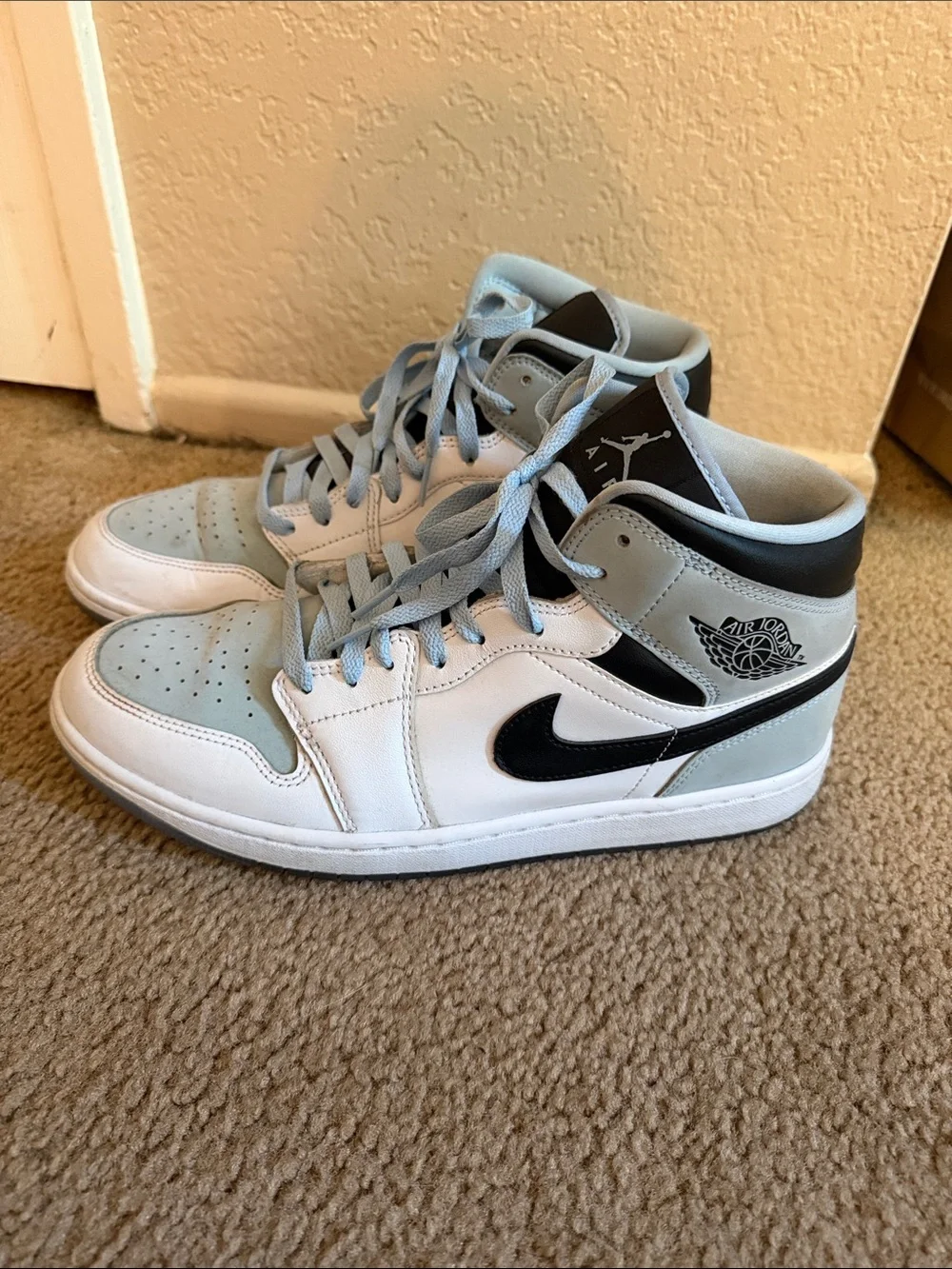 Jordan 1 Mid SE size 10.5